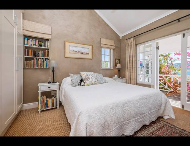 2 BEDROOM PROPERTY TO RENT IN SIMONS TOWN CENTRAL